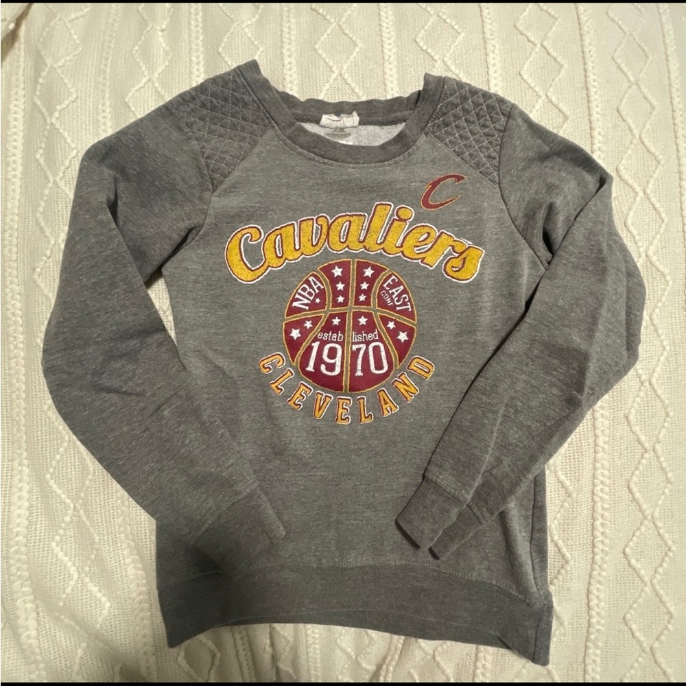 Cleveland Cavaliers gray pullover